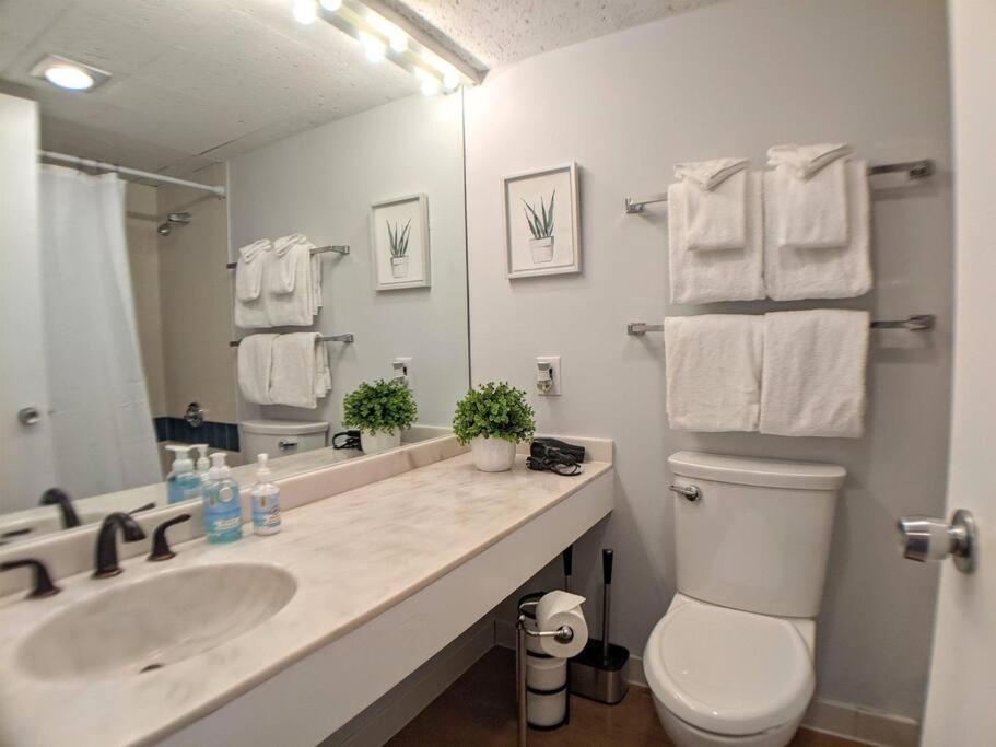 Cute Cedar Lodge Studio With Balcony & Lake Views! Laconia Exterior foto