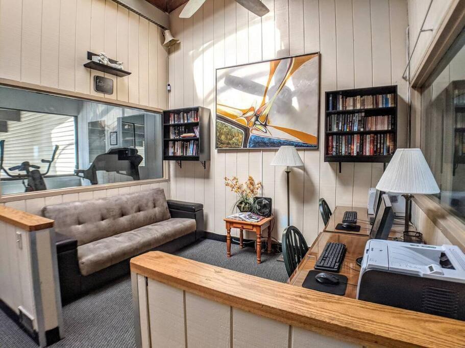 Cute Cedar Lodge Studio With Balcony & Lake Views! Laconia Exterior foto